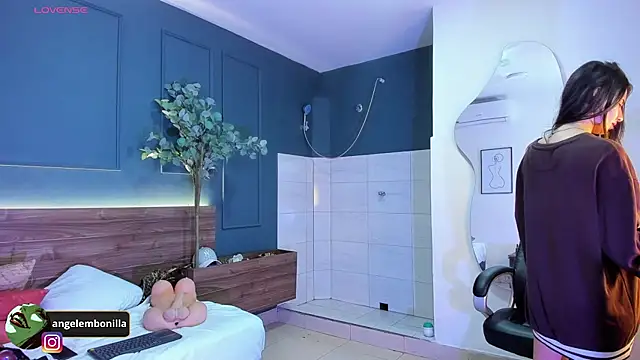 Snapshot of megan_morgan01 chatting on October 23, 12:21 am megan morgan01 online show from October 23, 12:21 am