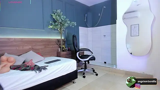 Snapshot of megan_morgan01 chatting on November 18, 12:31 pm megan morgan01 online show from November 18, 12:31 pm