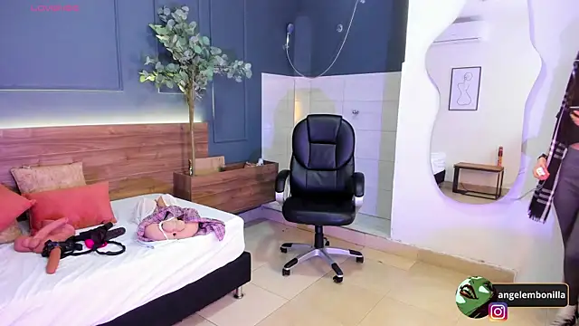 Snapshot of megan_morgan01 chatting on November 20, 12:05 pm megan morgan01 online show from November 20, 12:05 pm