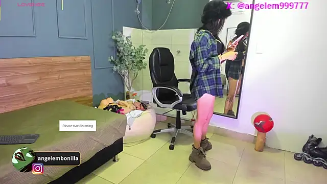 Snapshot of megan_morgan01 chatting on June 11, 8:01 am megan morgan01 online show from June 11, 8:01 am