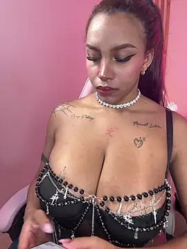 MadeleineSanez online show from March 12, 8:15 pm