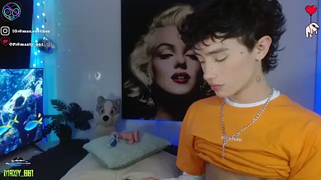 maxiy 001 online show from April 14, 3:18 pm