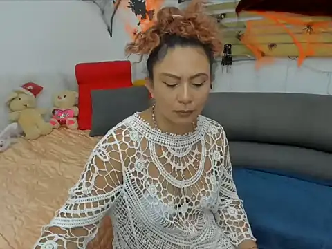 KeiraQuen online show from October 13, 2:50 pm