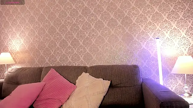 AriRobert  online show from January 6, 12:20 pm