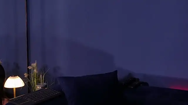 Snapshot of Olivia_Collins1 chatting on February 21, 12:22 am Olivia Collins1 online show from February 21, 12:22 am