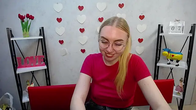 Snapshot of BeatriceFly chatting on December 7, 3:52 pm BeatriceFly online show from December 7, 3:52 pm
