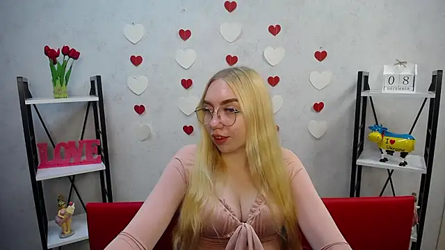 Snapshot of BeatriceFly chatting on December 8, 3:24 pm BeatriceFly online show from December 8, 3:24 pm