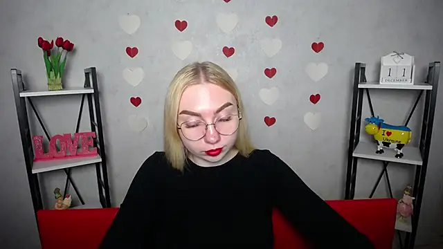 Snapshot of BeatriceFly chatting on December 11, 12:23 pm BeatriceFly online show from December 11, 12:23 pm