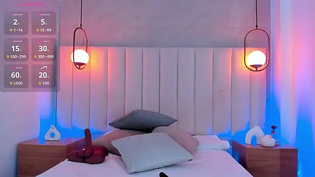 Hanna Moonlight  online show from October 10, 8:30 pm