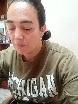 Snapshot of skayhot_ chatting on October 25, 2:13 pm skayhot online show from October 25, 2:13 pm