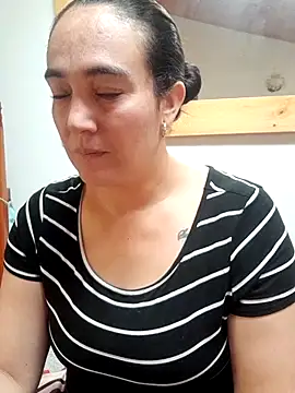 Snapshot of skayhot_ chatting on October 27, 1:15 pm skayhot online show from October 27, 1:15 pm