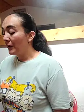 Snapshot of skayhot_ chatting on November 8, 2:06 pm skayhot online show from November 8, 2:06 pm