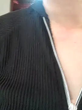 Snapshot of skayhot_ chatting on November 21, 1:43 pm skayhot online show from November 21, 1:43 pm