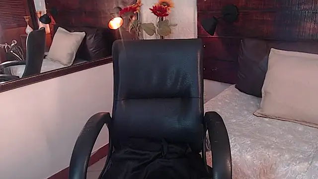 Snapshot of Celeste_sanz chatting on February 1, 6:19 pm Celeste sanz online show from February 1, 6:19 pm