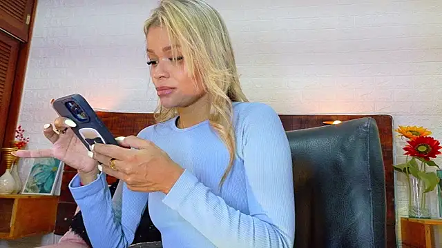 Snapshot of Celeste_sanz chatting on September 16, 6:42 pm Celeste sanz online show from September 16, 6:42 pm