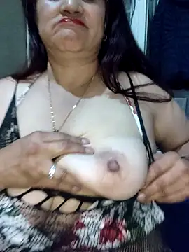 Snapshot of Edged_Hot69 chatting on November 8, 2:12 am Edged Hot69 online show from November 8, 2:12 am