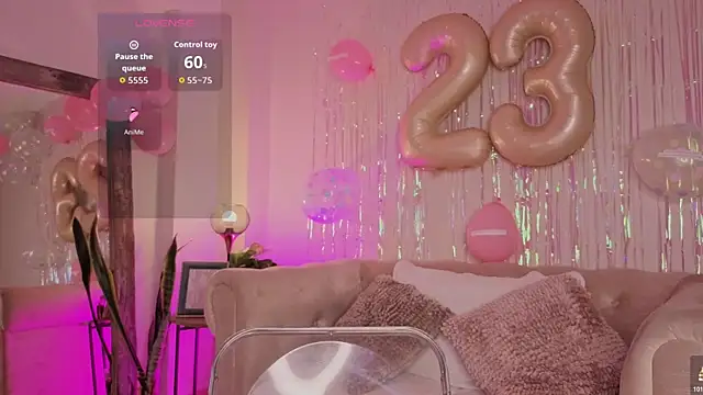 DahianaWalcott online show from October 21, 5:57 pm