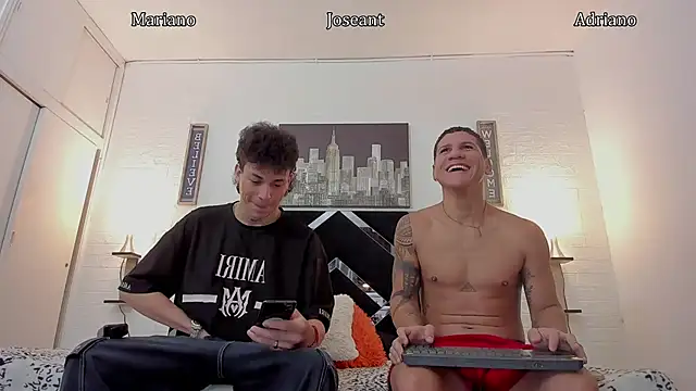 toyboys1 online show from October 17, 4:15 am