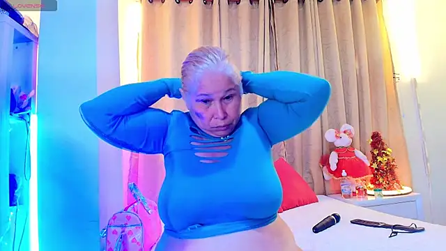 girl amada online show from November 22, 7:02 pm