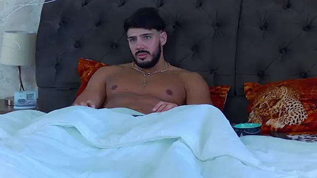 Snapshot of DustinKeent chatting on January 23, 10:32 am DustinKeent online show from January 23, 10:32 am