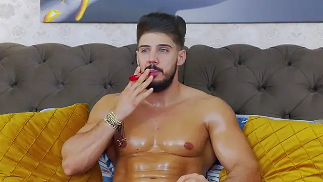 Snapshot of DustinKeent chatting on February 20, 5:01 am DustinKeent online show from February 20, 5:01 am