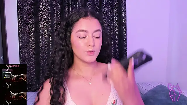 Snapshot of Adhara-zanne chatting on March 5, 3:18 pm Adhara-zanne online show from March 5, 3:18 pm