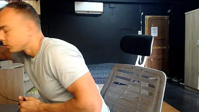 Snapshot of heilgarbest chatting on March 26, 7:36 am heilgarbest online show from March 26, 7:36 am