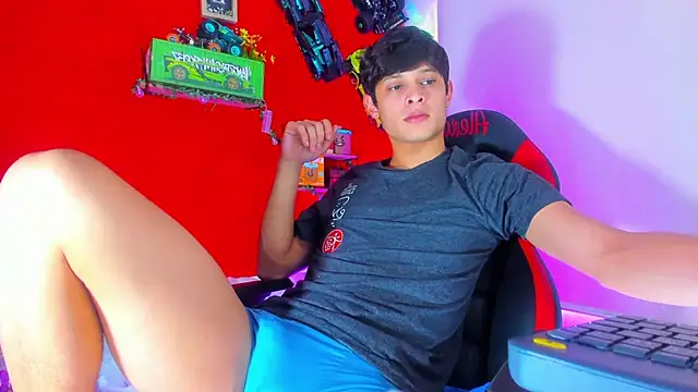 LilOwen  online show from October 17, 7:05 pm