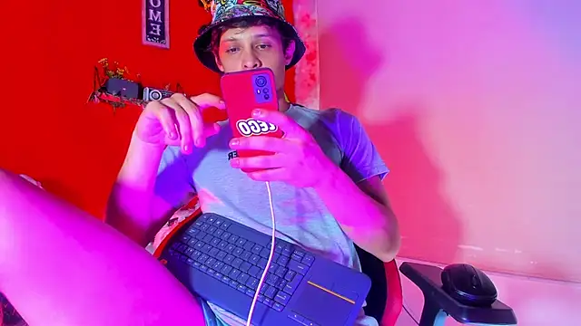 LilOwen  online show from November 20, 8:30 pm