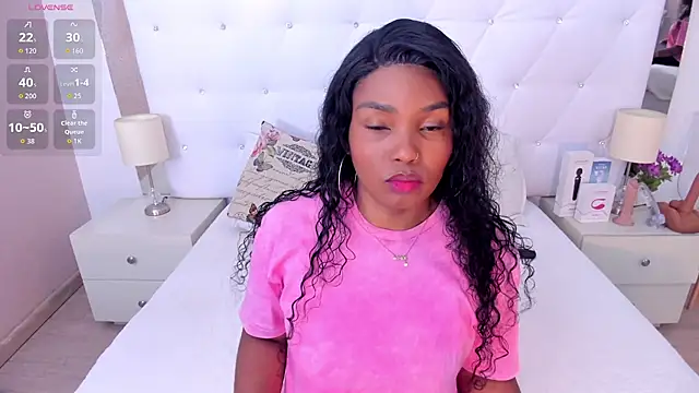 Snapshot of Isla_Scott chatting on October 7, 11:18 am Isla Scott online show from October 7, 11:18 am