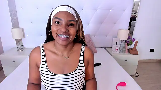 Snapshot of Isla_Scott chatting on November 14, 11:31 am Isla Scott online show from November 14, 11:31 am