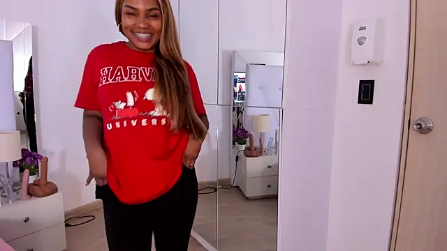 Snapshot of Isla_Scott chatting on November 17, 11:27 am Isla Scott online show from November 17, 11:27 am