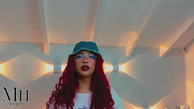 Snapshot of MizzHell chatting on March 7, 3:47 am MizzHell online show from March 7, 3:47 am