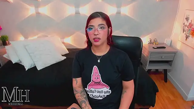 Snapshot of MizzHell chatting on March 27, 4:07 am MizzHell online show from March 27, 4:07 am