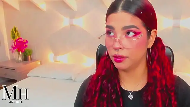 Snapshot of MizzHell chatting on April 2, 3:48 am MizzHell online show from April 2, 3:48 am