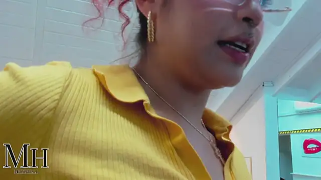 Snapshot of MizzHell chatting on April 3, 3:48 am MizzHell online show from April 3, 3:48 am