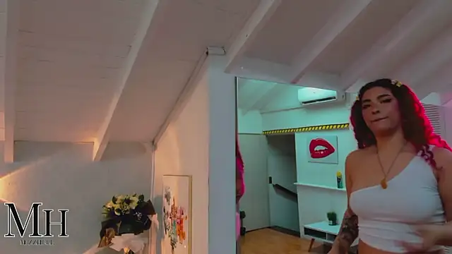 Snapshot of MizzHell chatting on April 7, 3:51 am MizzHell online show from April 7, 3:51 am