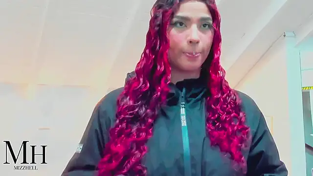 Snapshot of MizzHell chatting on April 11, 3:44 am MizzHell online show from April 11, 3:44 am