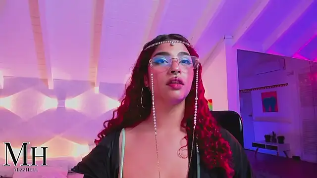 Snapshot of MizzHell chatting on April 11, 8:40 am MizzHell online show from April 11, 8:40 am