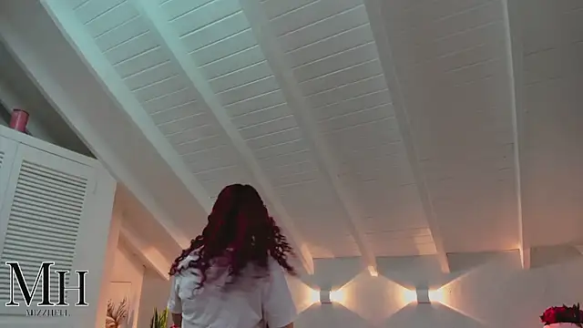 Snapshot of MizzHell chatting on April 12, 3:44 am MizzHell online show from April 12, 3:44 am