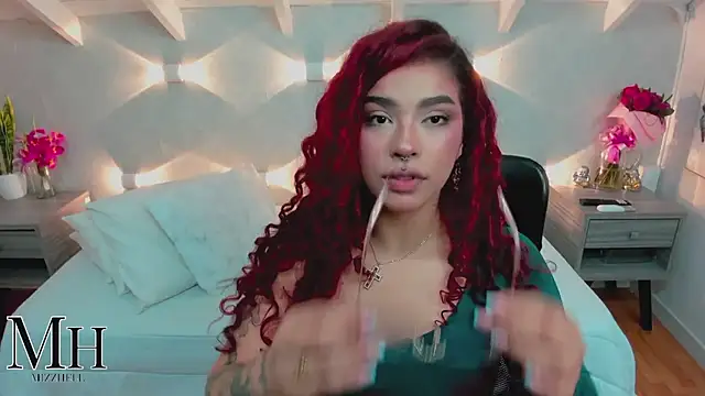 Snapshot of MizzHell chatting on April 13, 3:45 am MizzHell online show from April 13, 3:45 am