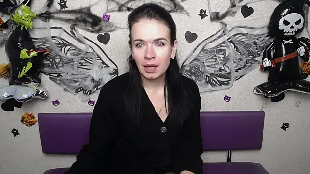 JasmineKouch online show from October 18, 5:35 pm