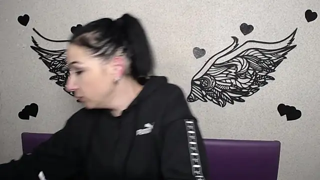 Snapshot of ElizabethSho chatting on February 14, 6:21 am ElizabethSho online show from February 14, 6:21 am