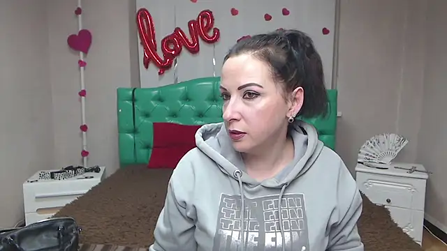 Snapshot of ElizabethSho chatting on February 28, 6:20 pm ElizabethSho online show from February 28, 6:20 pm