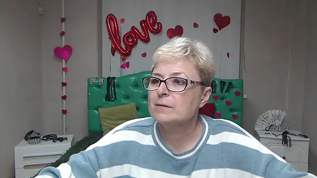 Snapshot of EmiliaGree chatting on October 7, 5:10 pm EmiliaGree online show from October 7, 5:10 pm