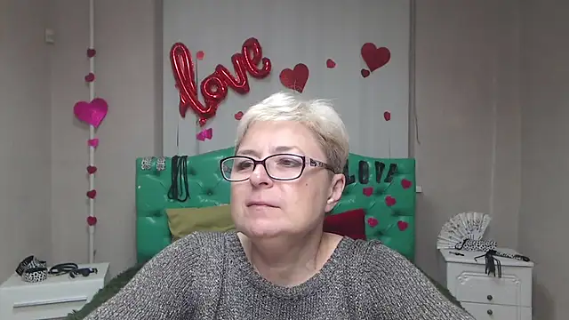 Snapshot of EmiliaGree chatting on October 8, 5:10 pm EmiliaGree online show from October 8, 5:10 pm