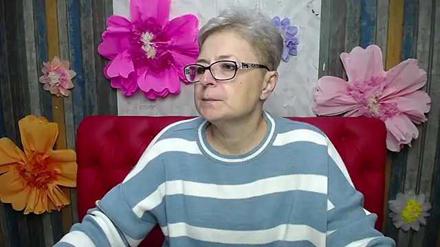 Snapshot of EmiliaGree chatting on October 17, 11:13 am EmiliaGree online show from October 17, 11:13 am