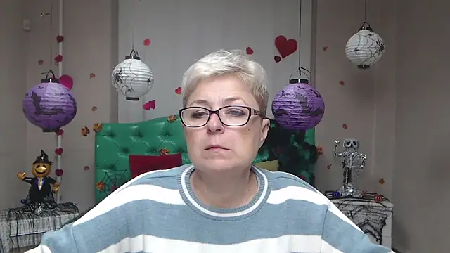 Snapshot of EmiliaGree chatting on October 26, 6:19 am EmiliaGree online show from October 26, 6:19 am