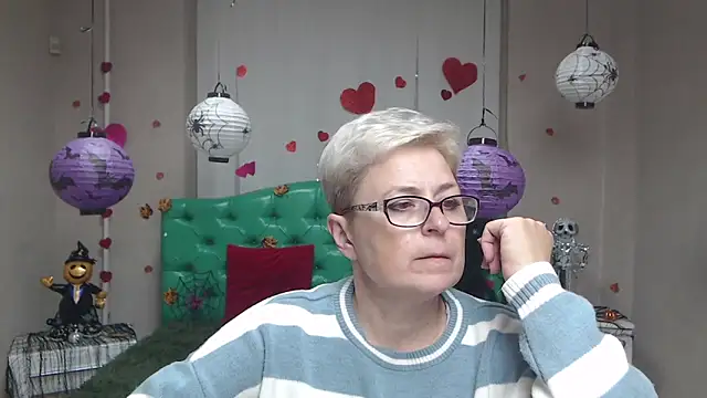 Snapshot of EmiliaGree chatting on October 27, 6:01 pm EmiliaGree online show from October 27, 6:01 pm