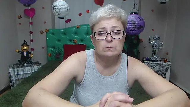 Snapshot of EmiliaGree chatting on October 29, 6:09 pm EmiliaGree online show from October 29, 6:09 pm